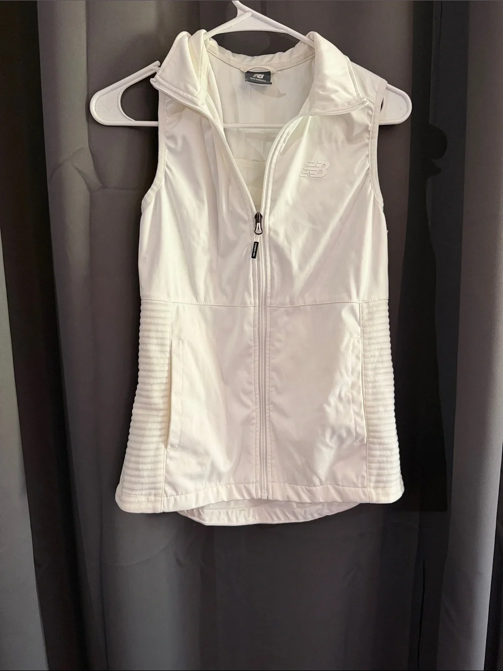 New Balance White Women's Sleeveless Zip-Up Vest